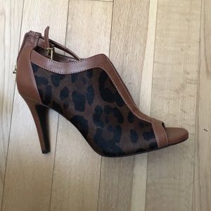 Jessica Simpson “Burnt Umber Combo” heels